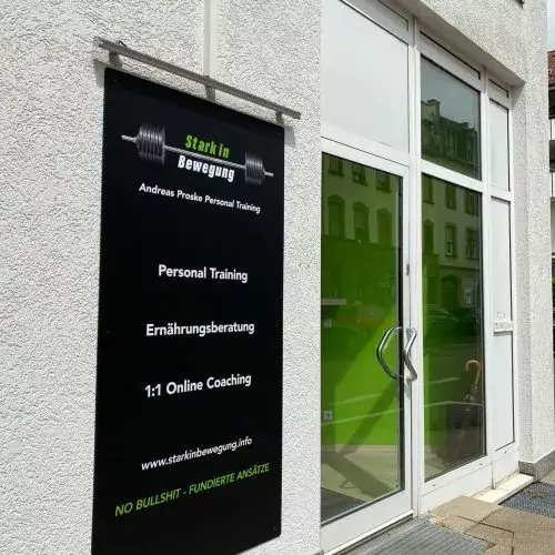 Stark-in-Bewegung-Eingang